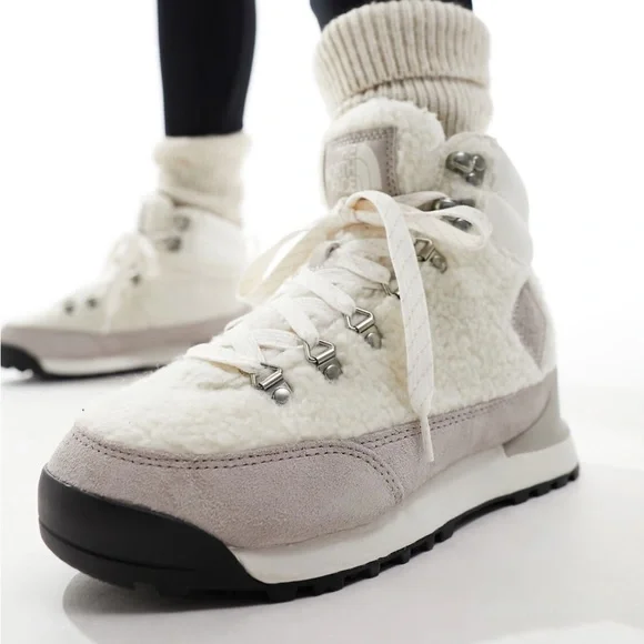 The North Face Back-To-Berkeley IV high pile and suede snow winter boots - Picture 1 of 3